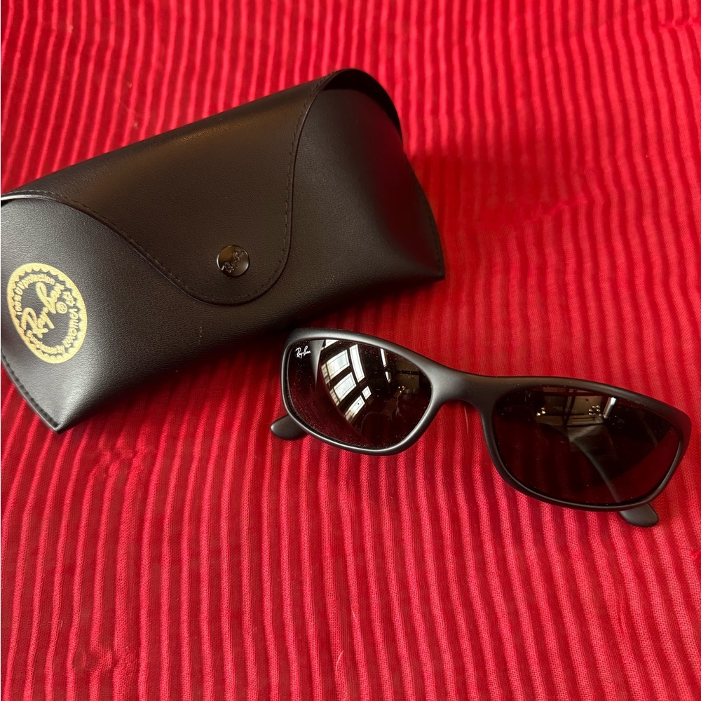 Ray-Ban Classic Black Sunglasses with Case